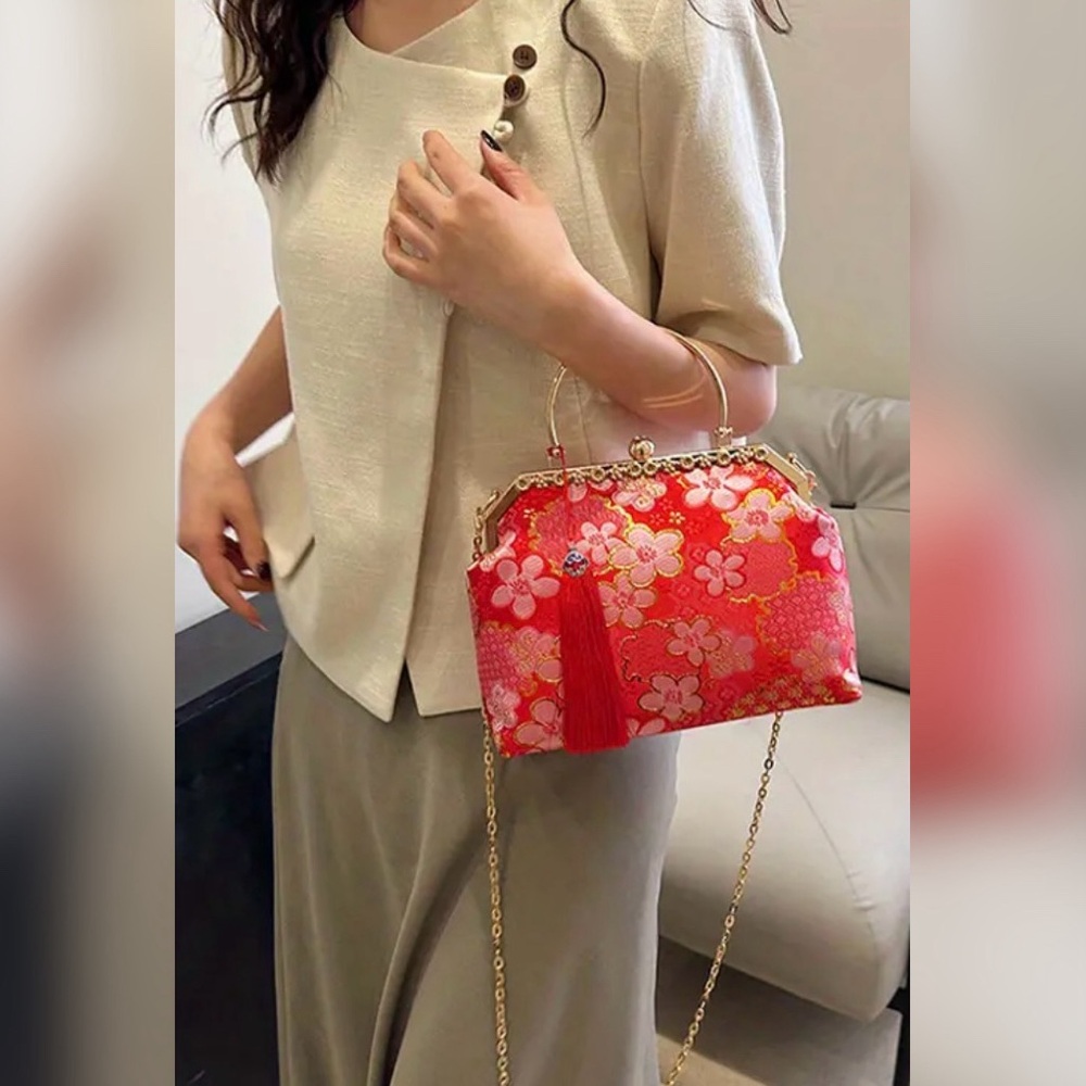 Beautiful Red 💖 Floral Jacquard Handbag 👛 Crossbody or Wrist Bag BNWT